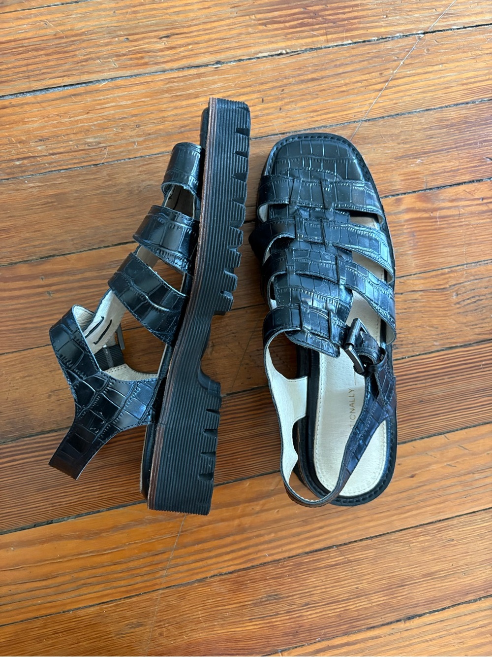 Intentionally Blank Croc Sandal size 9 Black Leather